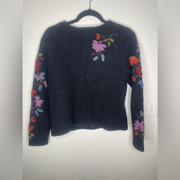 Vintage Talbots black floral embroidered cardigan - Picture 6 of 10